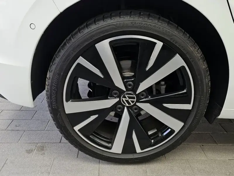 2025 Volkswagen Golf с пробегом 17 587 км