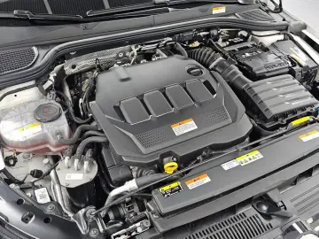 2025 Volkswagen Golf с пробегом 17 587 км