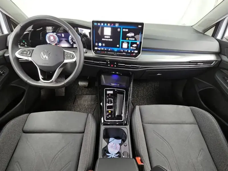 2025 Volkswagen Golf с пробегом 17 587 км