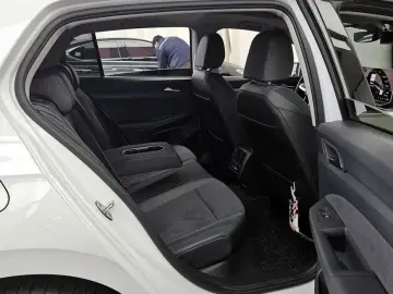 2025 Volkswagen Golf с пробегом 17 587 км