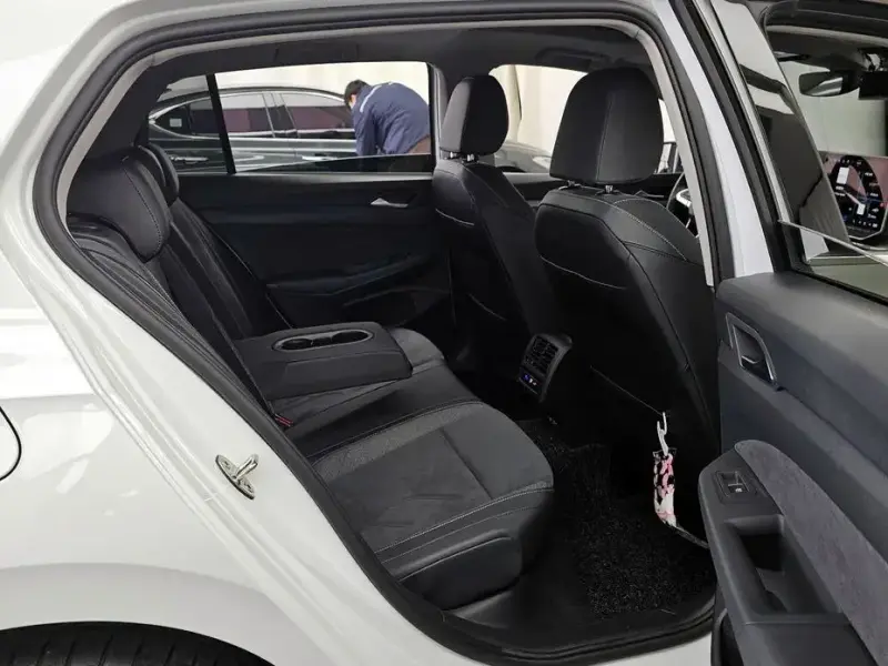 2025 Volkswagen Golf с пробегом 17 587 км