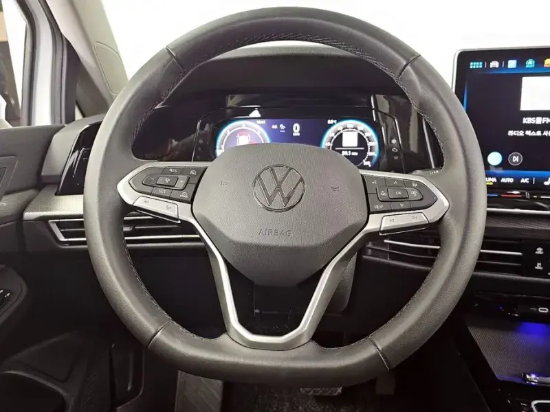 2025 Volkswagen Golf с пробегом 17 587 км