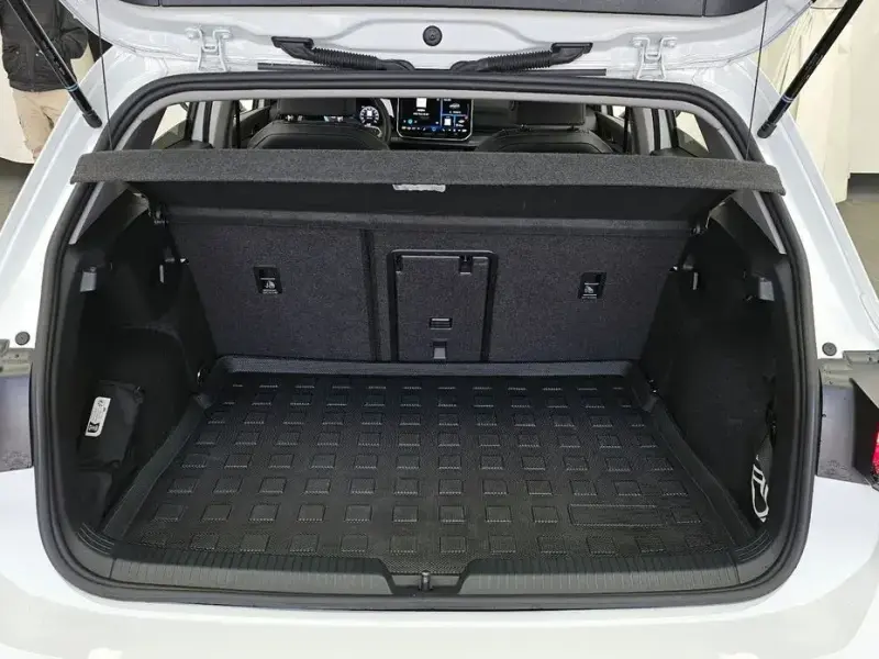 2025 Volkswagen Golf с пробегом 17 587 км