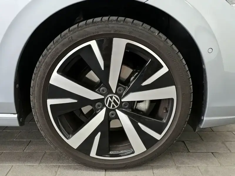 2025 Volkswagen Golf с пробегом 15 951 км