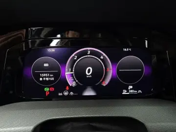 2025 Volkswagen Golf с пробегом 15 951 км