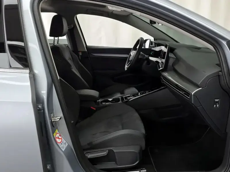 2025 Volkswagen Golf с пробегом 15 951 км