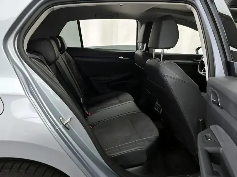 2025 Volkswagen Golf с пробегом 15 951 км
