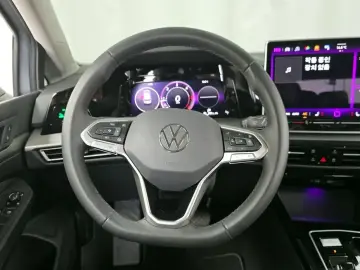 2025 Volkswagen Golf с пробегом 15 951 км