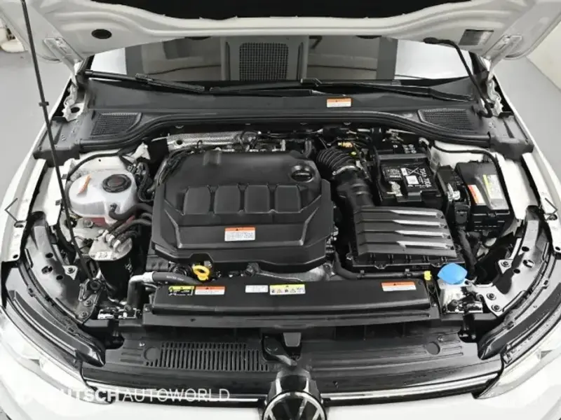2024 Volkswagen Golf с пробегом 17 576 км