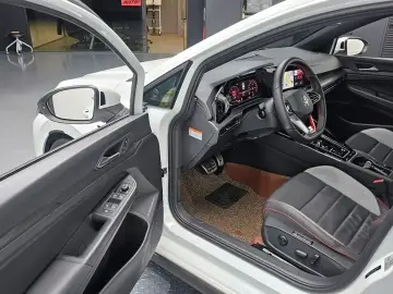 2024 Volkswagen Golf с пробегом 15 481 км