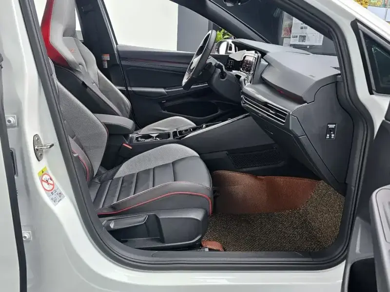 2024 Volkswagen Golf с пробегом 15 481 км