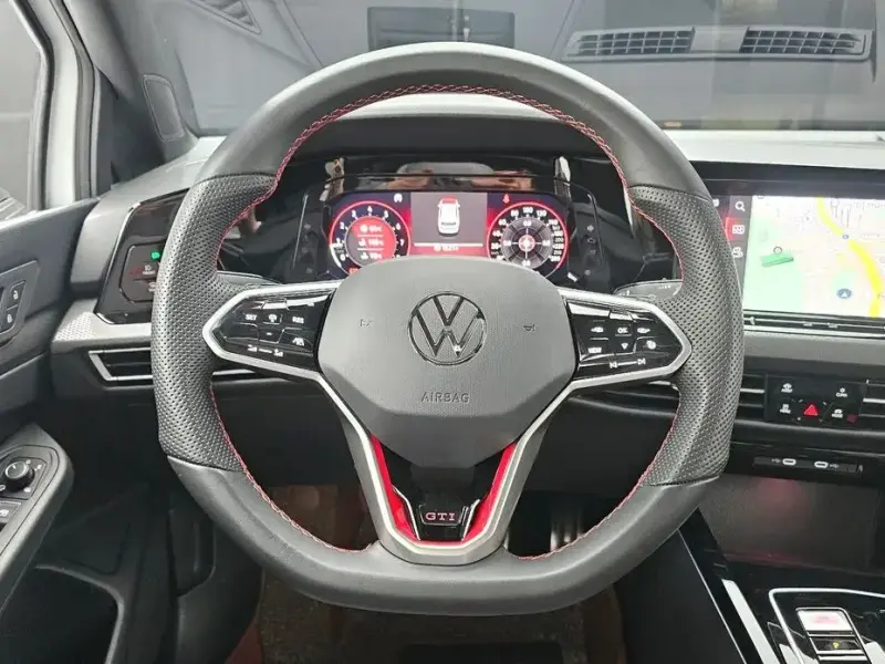 2024 Volkswagen Golf с пробегом 15 481 км