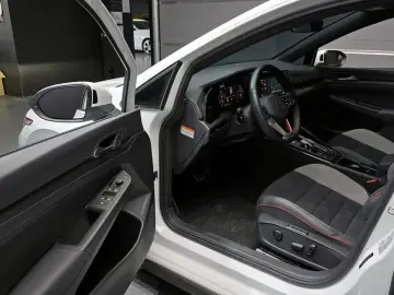 2023 Volkswagen Golf с пробегом 19 673 км