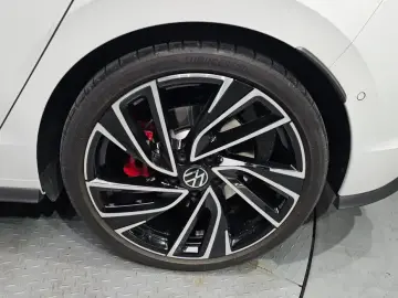 2024 Volkswagen Golf с пробегом 27 074 км