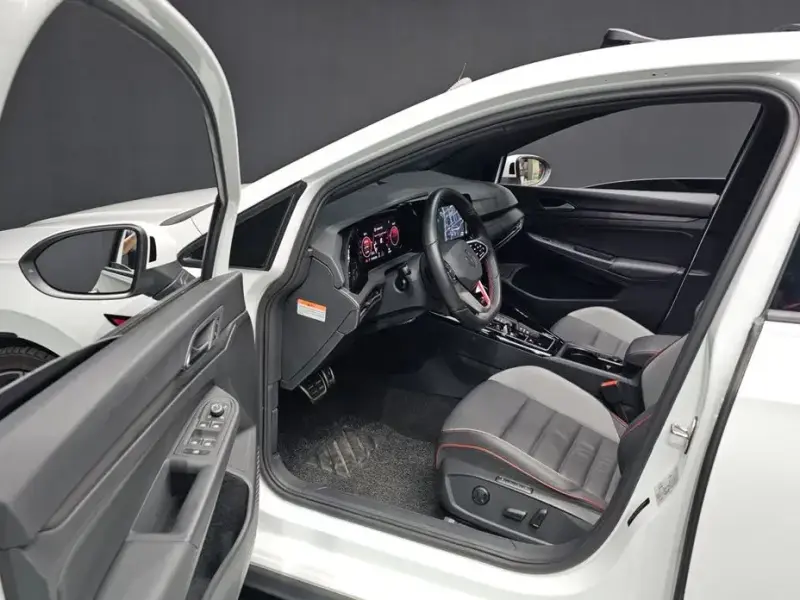 2024 Volkswagen Golf с пробегом 27 074 км