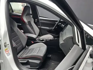 2024 Volkswagen Golf с пробегом 27 074 км