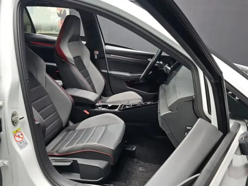 2024 Volkswagen Golf с пробегом 27 074 км
