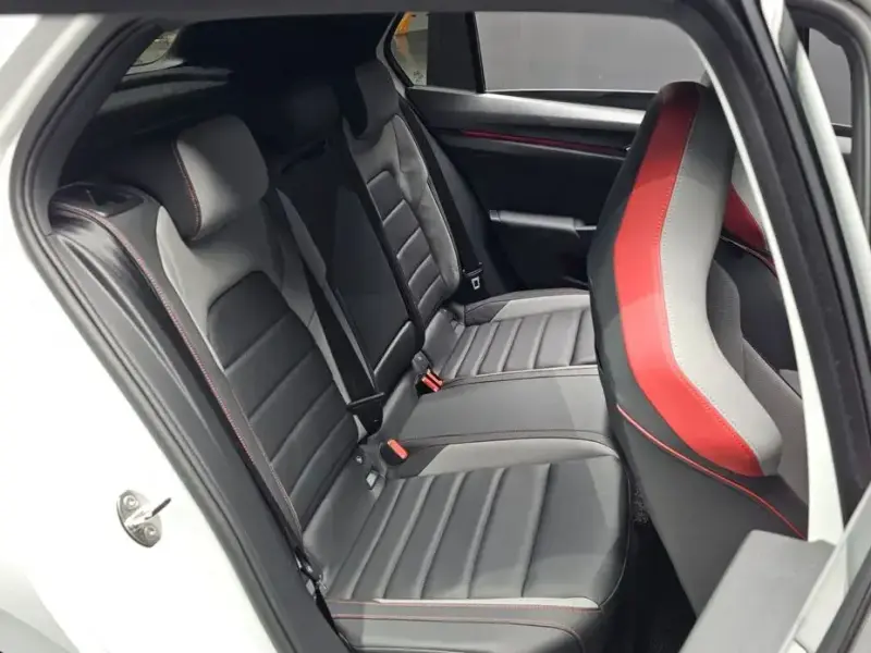 2024 Volkswagen Golf с пробегом 27 074 км