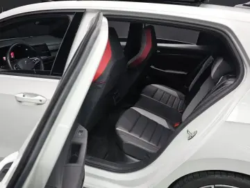 2024 Volkswagen Golf с пробегом 27 074 км
