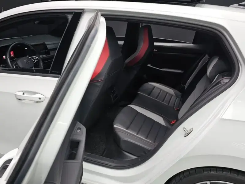2024 Volkswagen Golf с пробегом 27 074 км