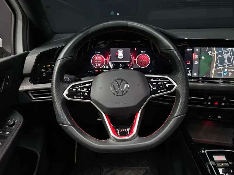 2024 Volkswagen Golf с пробегом 27 074 км