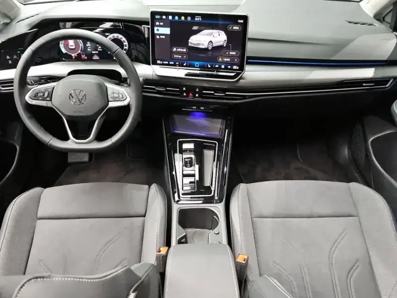 2025 Volkswagen Golf с пробегом 3 723 км