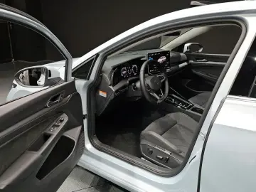 2025 Volkswagen Golf с пробегом 3 723 км