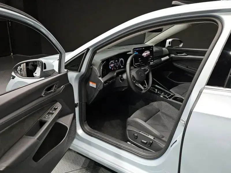 2025 Volkswagen Golf с пробегом 3 723 км