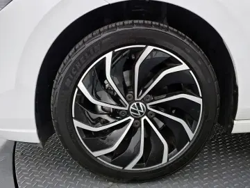 2024 Volkswagen Golf с пробегом 13 326 км