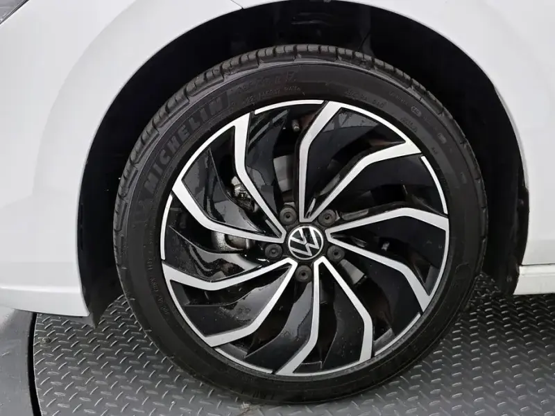 2024 Volkswagen Golf с пробегом 13 326 км
