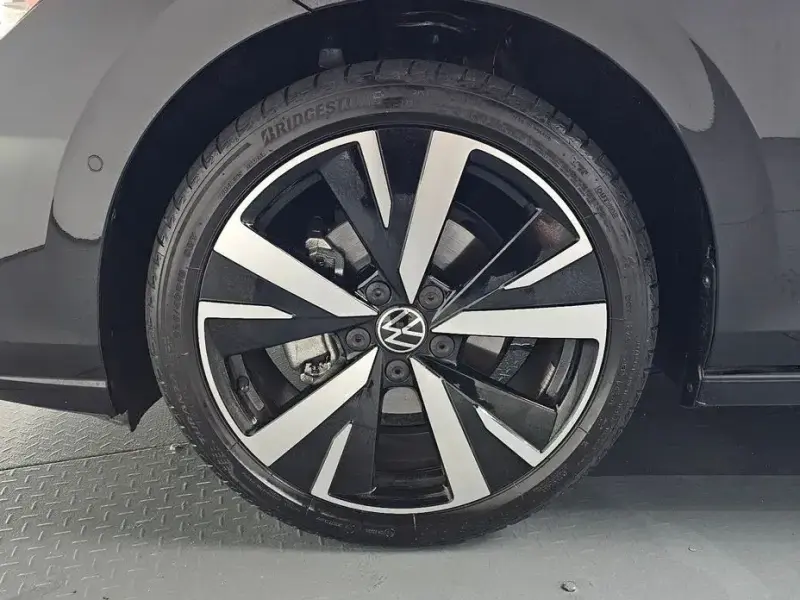 2025 Volkswagen Golf с пробегом 13 721 км