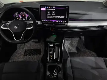 2025 Volkswagen Golf с пробегом 13 721 км