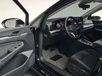 2025 Volkswagen Golf с пробегом 13 721 км