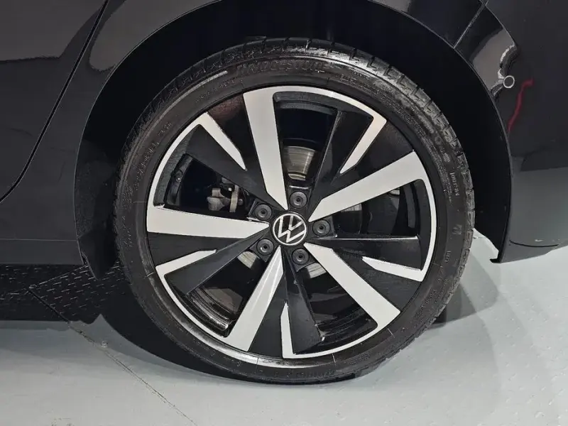 2025 Volkswagen Golf с пробегом 13 721 км