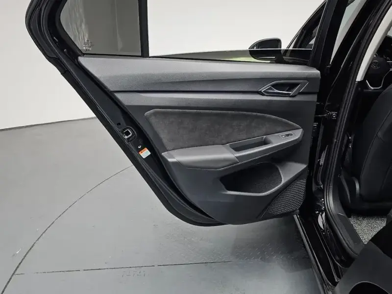 2025 Volkswagen Golf с пробегом 13 721 км