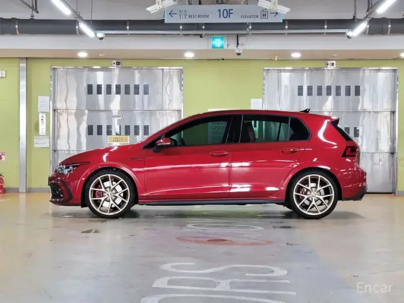 2023 Volkswagen Golf с пробегом 2 100 км