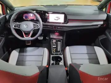 2023 Volkswagen Golf с пробегом 2 100 км