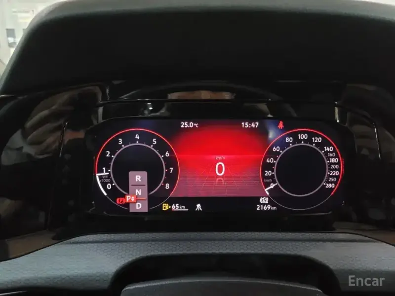 2023 Volkswagen Golf с пробегом 2 100 км