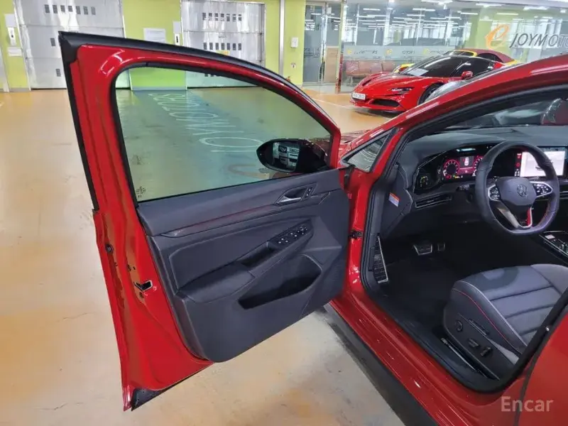 2023 Volkswagen Golf с пробегом 2 100 км