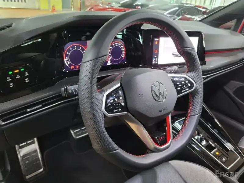 2023 Volkswagen Golf с пробегом 2 100 км