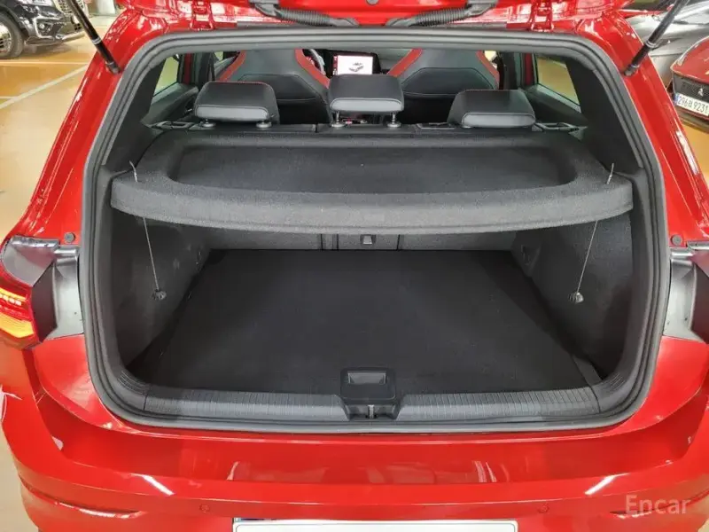 2023 Volkswagen Golf с пробегом 2 100 км