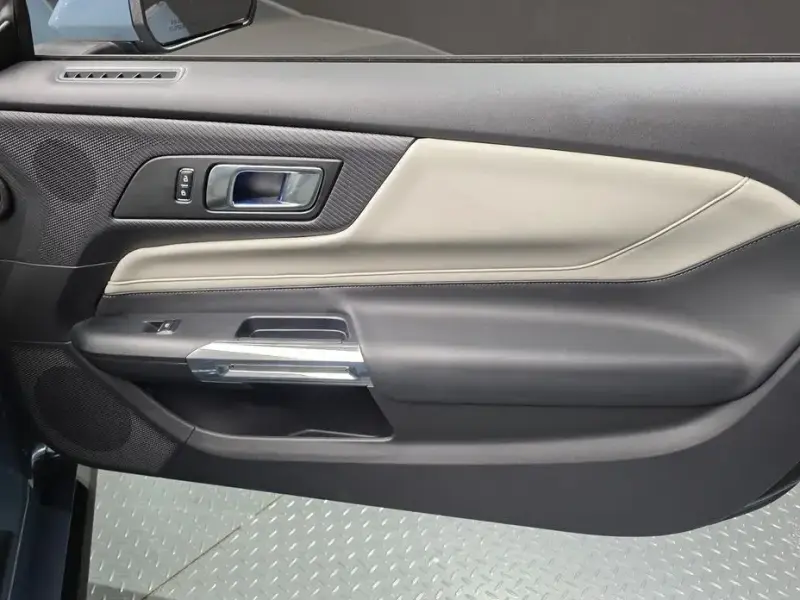 2025 Ford Mustang с пробегом 9 229 км
