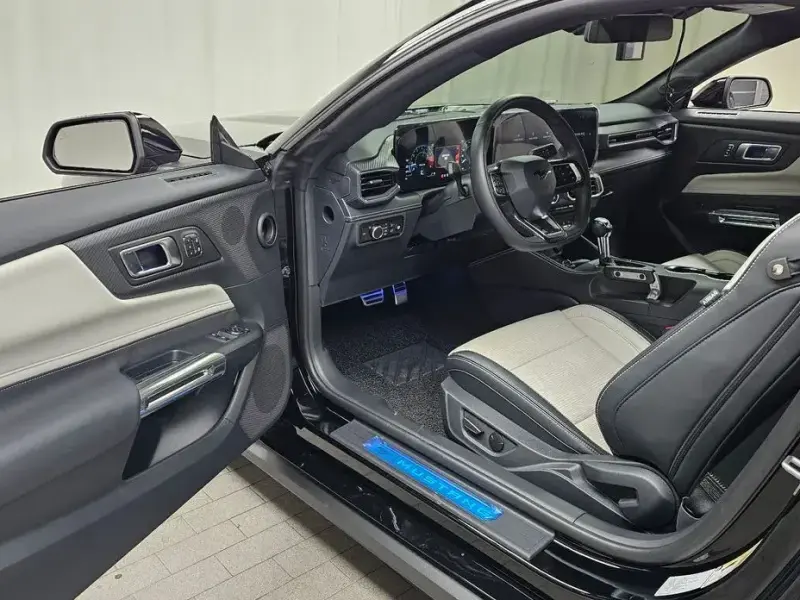 2025 Ford Mustang с пробегом 553 км
