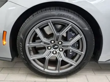 2024 Ford Mustang с пробегом 13 442 км