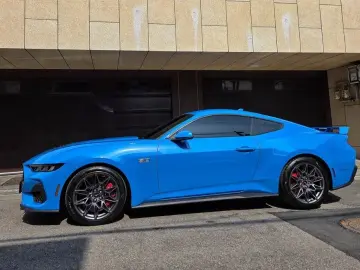 2025 Ford Mustang с пробегом 2 900 км