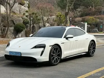 2023 Porsche Taycan с пробегом 11 200 км