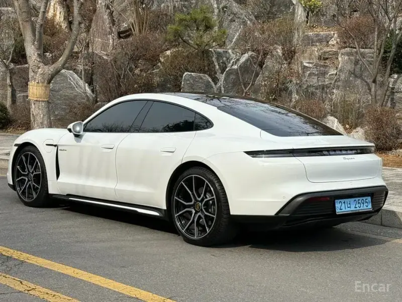 2023 Porsche Taycan с пробегом 11 200 км