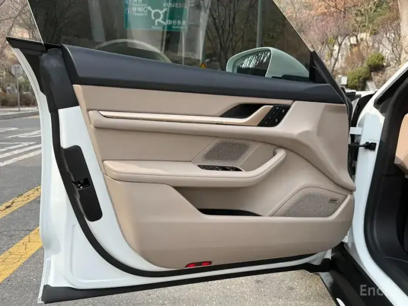 2023 Porsche Taycan с пробегом 11 200 км