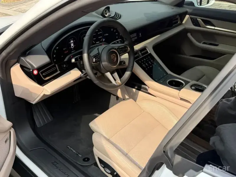 2023 Porsche Taycan с пробегом 11 200 км