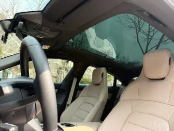 2023 Porsche Taycan с пробегом 11 200 км